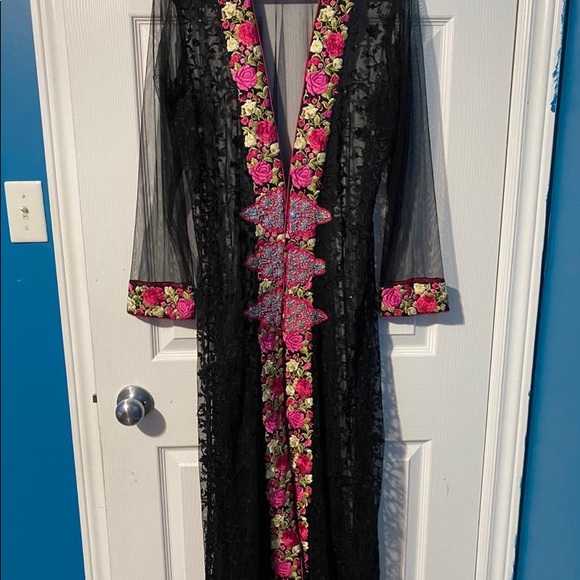 Gown - Picture 4 of 4